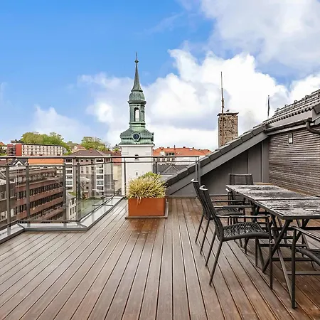 Sea & Rooftop Terrace - Modern Leilighet *