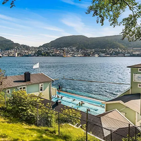Sea & Rooftop Terrace - Modern Leilighet *